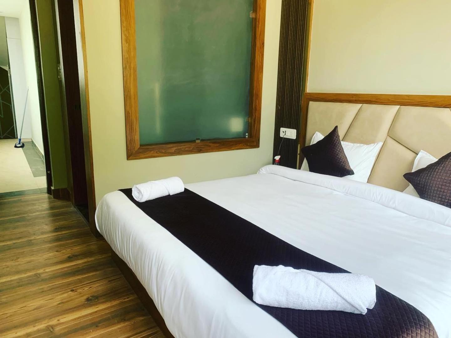 Hotel & Hostel Vimal Ganga Ришикеш Экстерьер фото